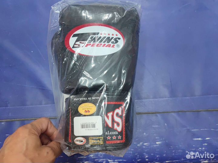 Боксёрские перчатки фирмы twins