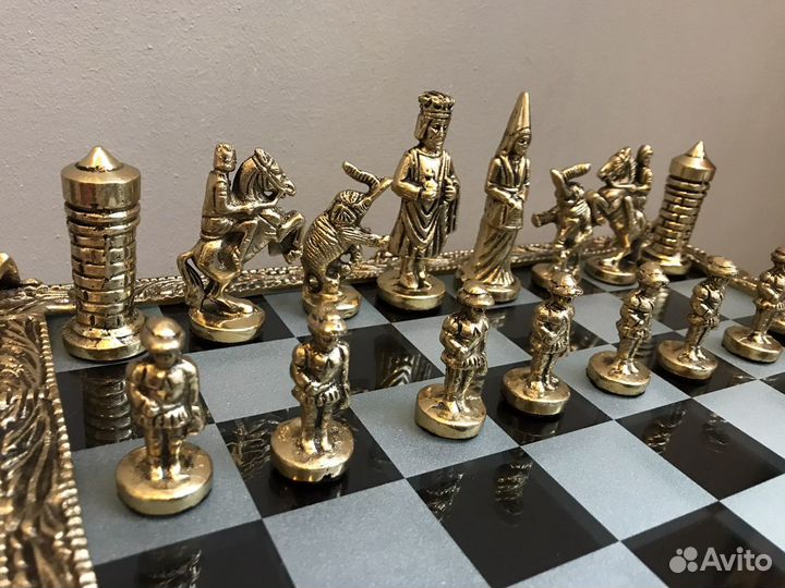 Шахматный столик из бронзы