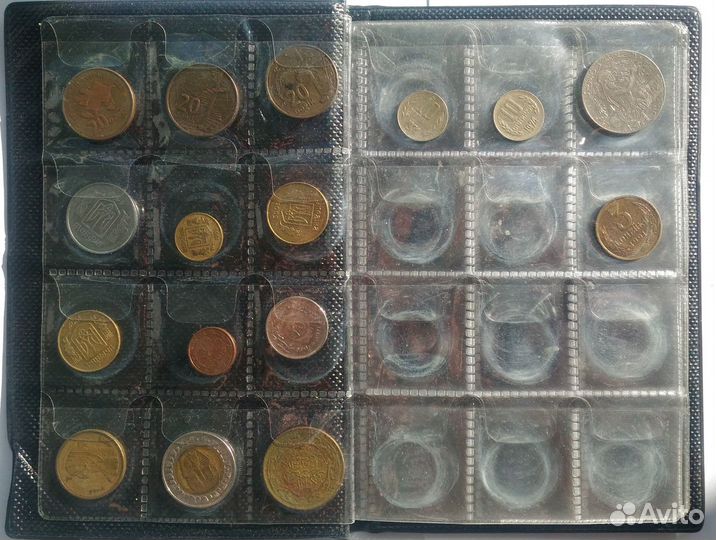 Альбом с монетами разных республик