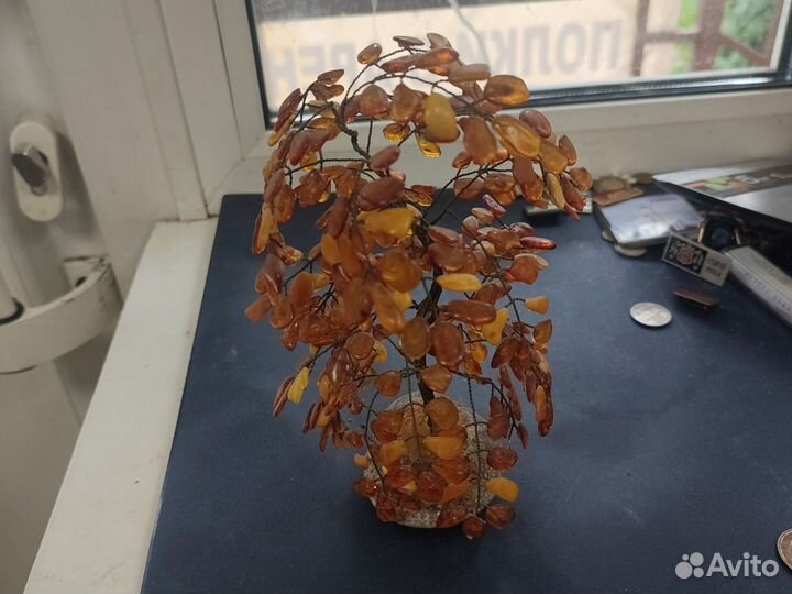 Денежное дерево из янтаря