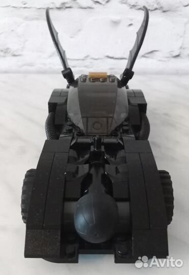 Lego Batman 7781 The Batmobile: Two-Face's Escape