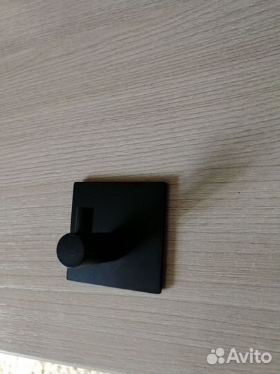 Крючки металлические настенные 4 шт