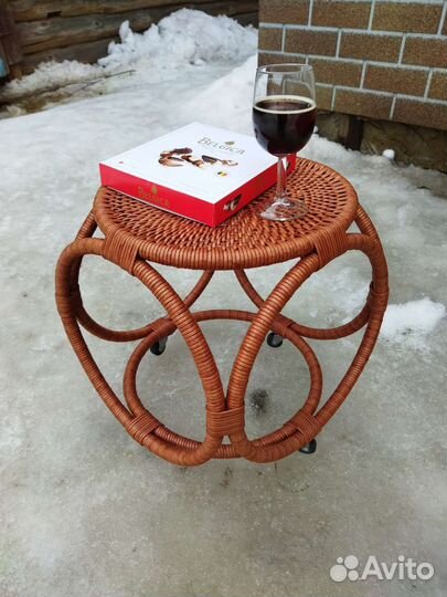 Плетёный столик