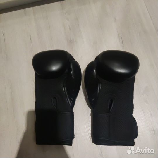 Боксерские перчатки 12 oz clinch