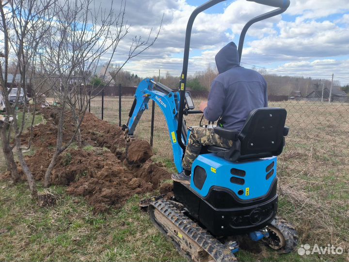 Копка земли экскаватором