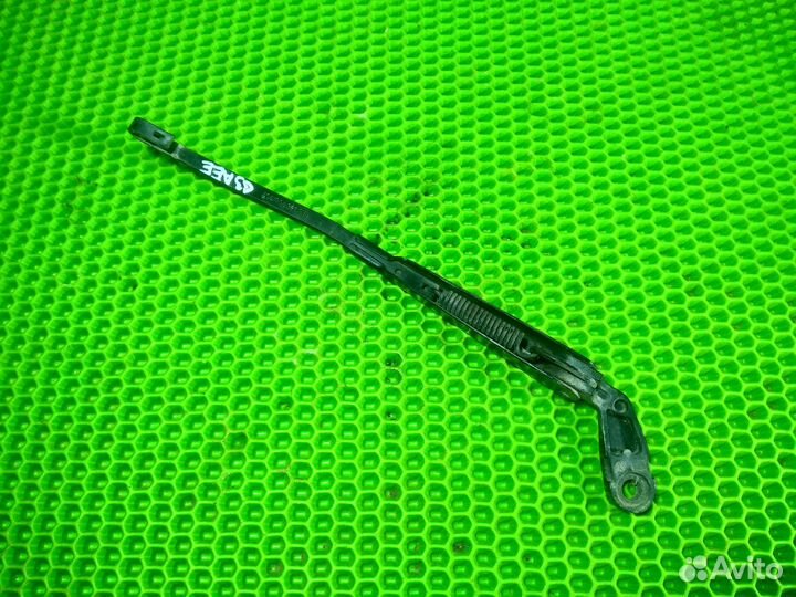 Поводок стеклоочистителя задний Golf 3