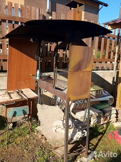 Мангал с крышей