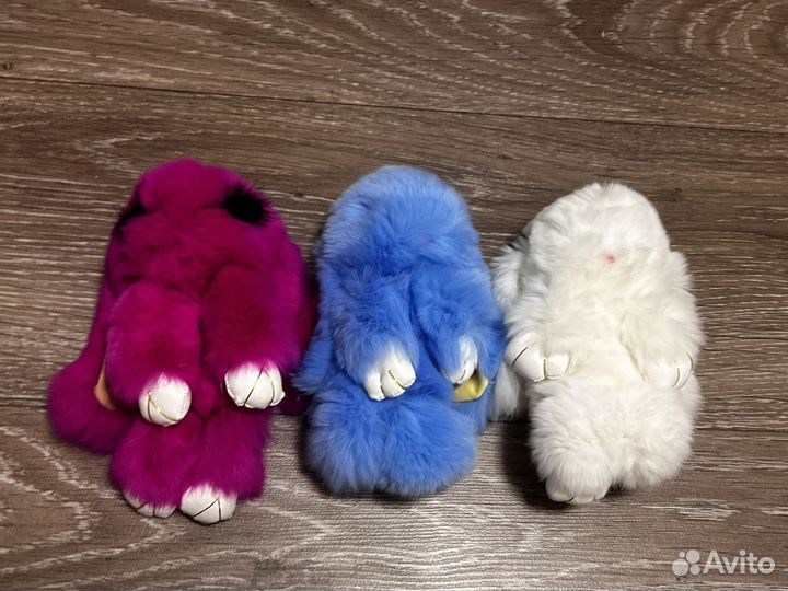 Пушистые брелки зайцы