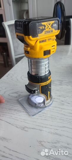 Фрезер dewalt DCW 600