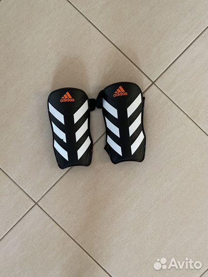 Футбольные щитки