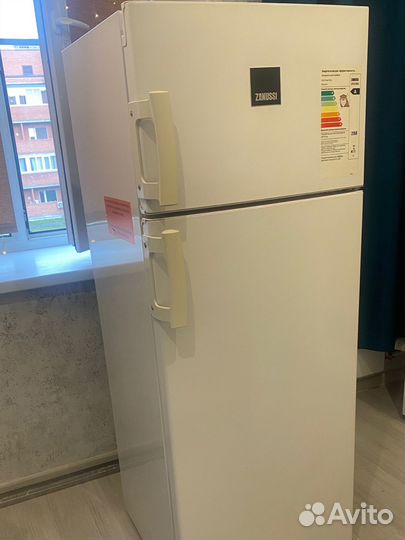 Холодильник бу zanussi
