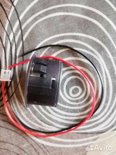 Цифровой вольтметр 4-100вольт,цвет дисплея разный