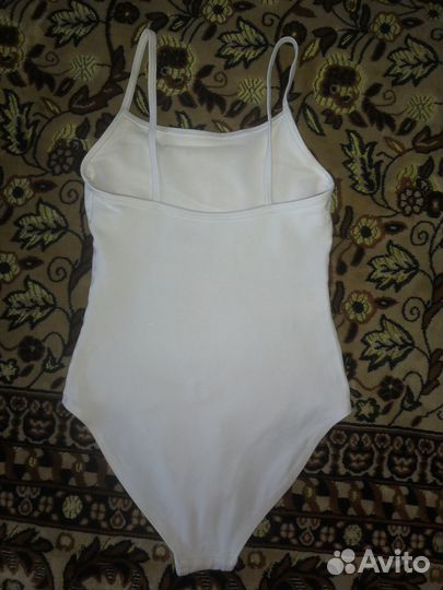 Гимнастический белый купальник 36 размера