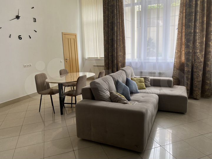 2-к. квартира, 70 м², 1/18 эт.