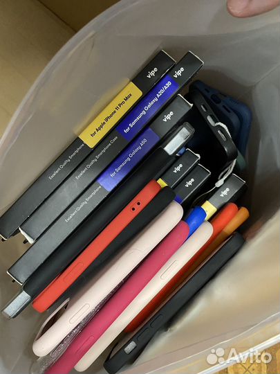 Бокс с чехлами для телефонов планшетов