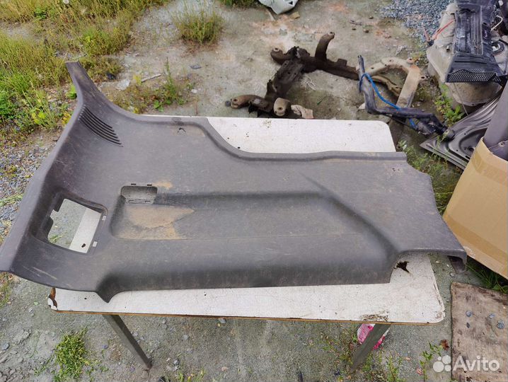 Обшивка багажника правая нижняя nissan terrano 2