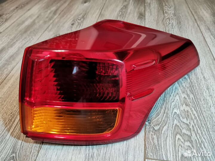 Фонарь задний правый внешний toyota rav4