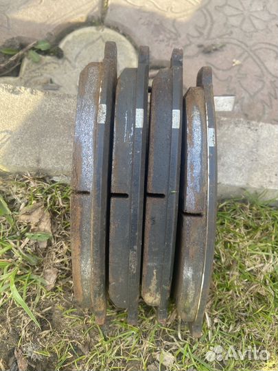 Nissan Navara колодки тормозные передние