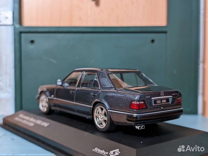 Solido 1:43 Mercedes W124 E60 AMG