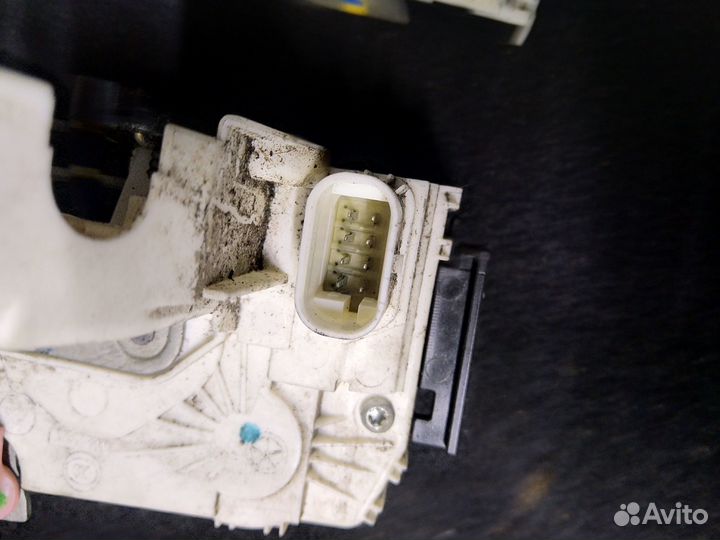 Замок задней боковой двери Grand Cherokee WK2