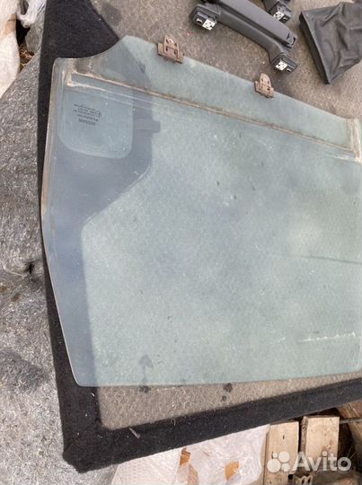 Стекло nissan note e11 левое заднее