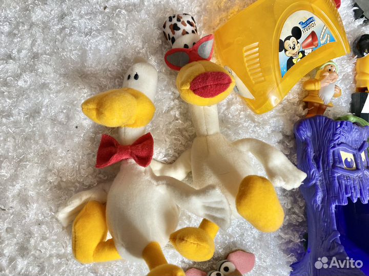 Пакетом 14 игрушек McDonald’s Happy meal 2000