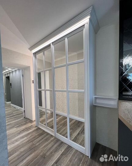 Зеркальный шкаф купе