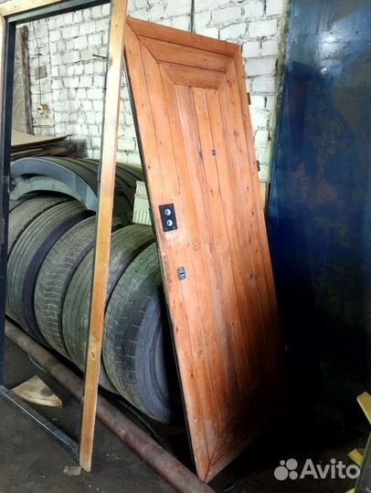 Дверь входная металлическая с деревянной основой