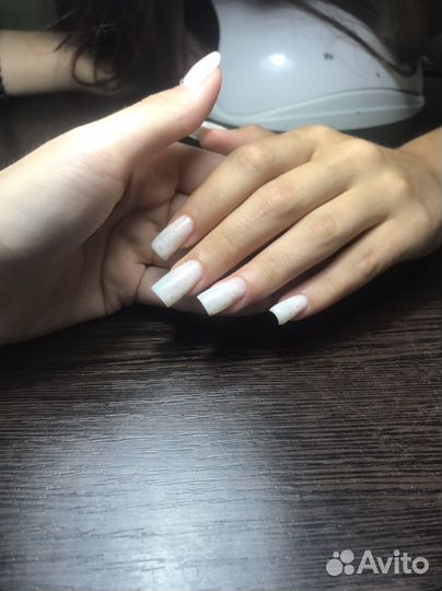 Модель на маникюр