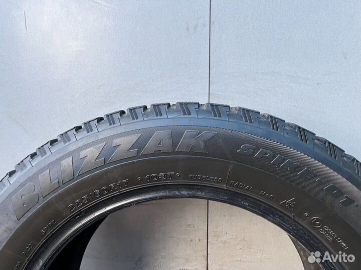 Bridgestone Blizzak Spike-01 225/60 R17