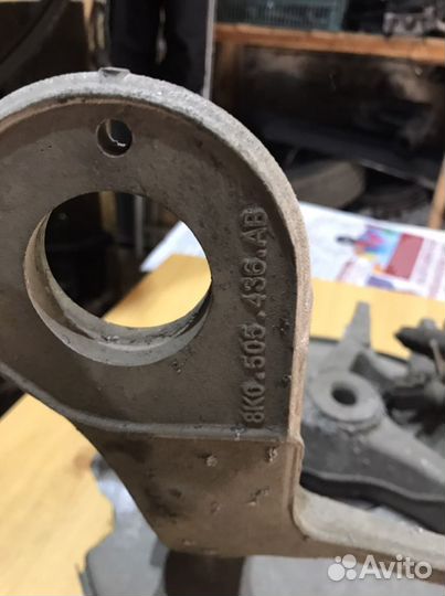 Кулак задний правый Audi A4