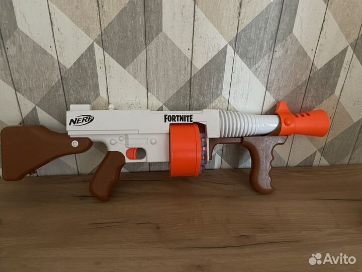 Nerf бластер пистолет