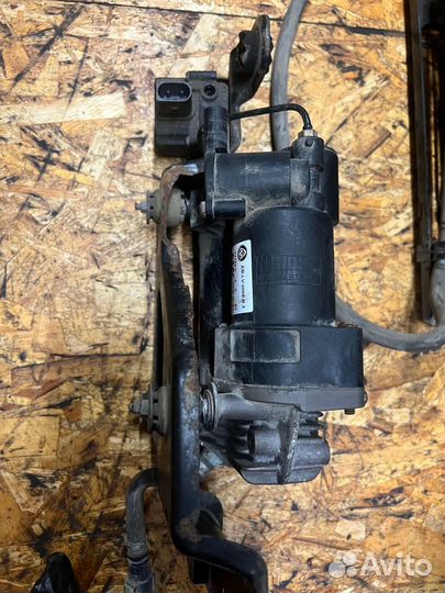 Компрессор пневмоподвески BMW X5 E70