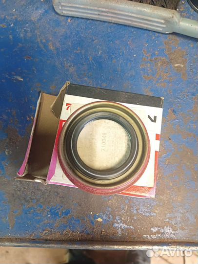 Сальник раздатки задний и передний 242 раздатка