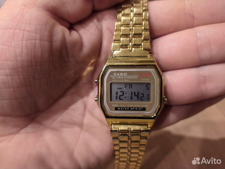 Часы Casio в разных цветах