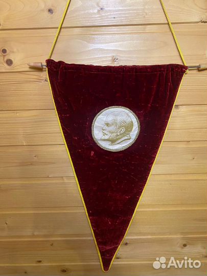 Тяжелые значки СССР