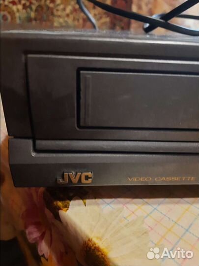 Видеомагнитофоны JVC и hitachi