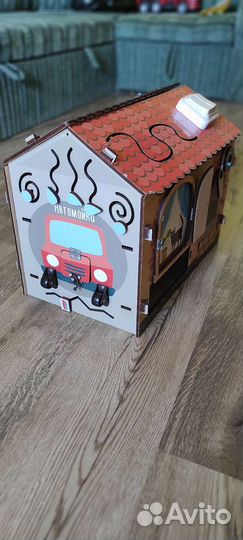 Бизиборд Домик