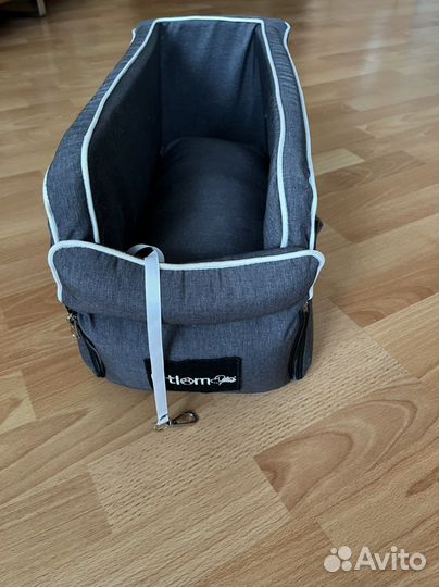 Автомобильное сиденье для маленьких собак и кошек