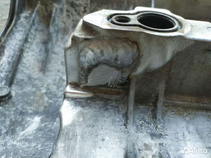 Клапанная крышка vito 639 2.2 A6460101830