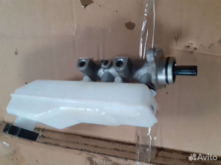 Цилиндр главный тормозной Хендай H1 2.5 crdi 2011