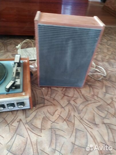 Виниловый проигрыватель