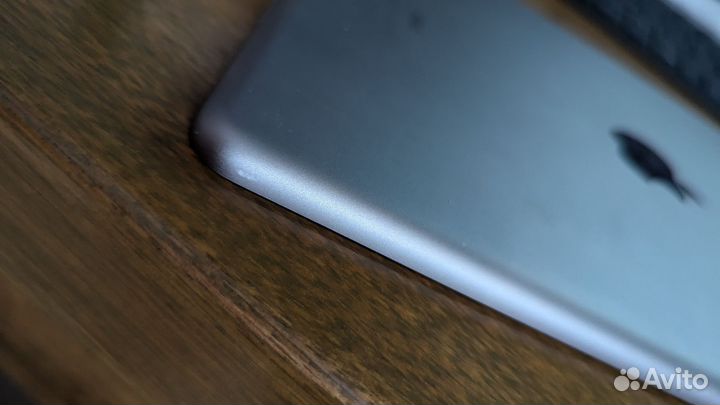 Apple iPad A1823 (5-е поколение)