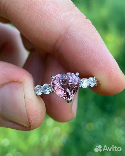 Кольцо с розовым цирконом