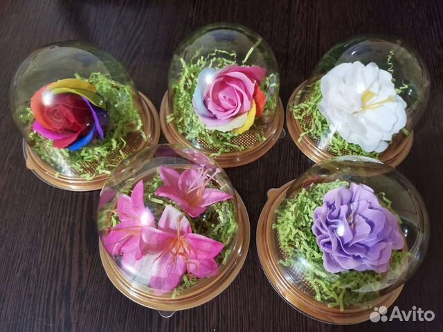 Розы в колбе