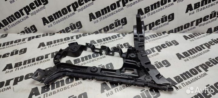 Крепление бампера заднее правое Volkswagen Passat