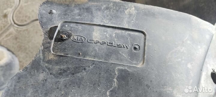 Подкрылки, локеры на Kia Ceed