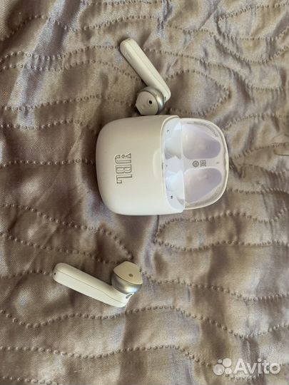 Беспроводные наушники jbl