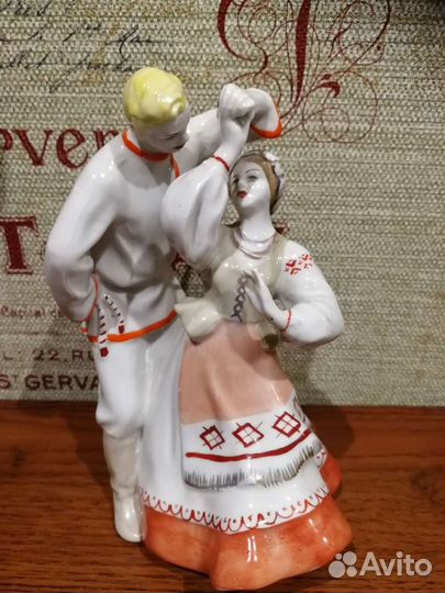 Статуэтка фарфор