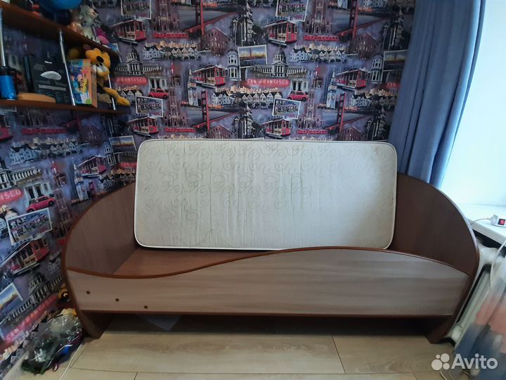 Кровать с матрасом